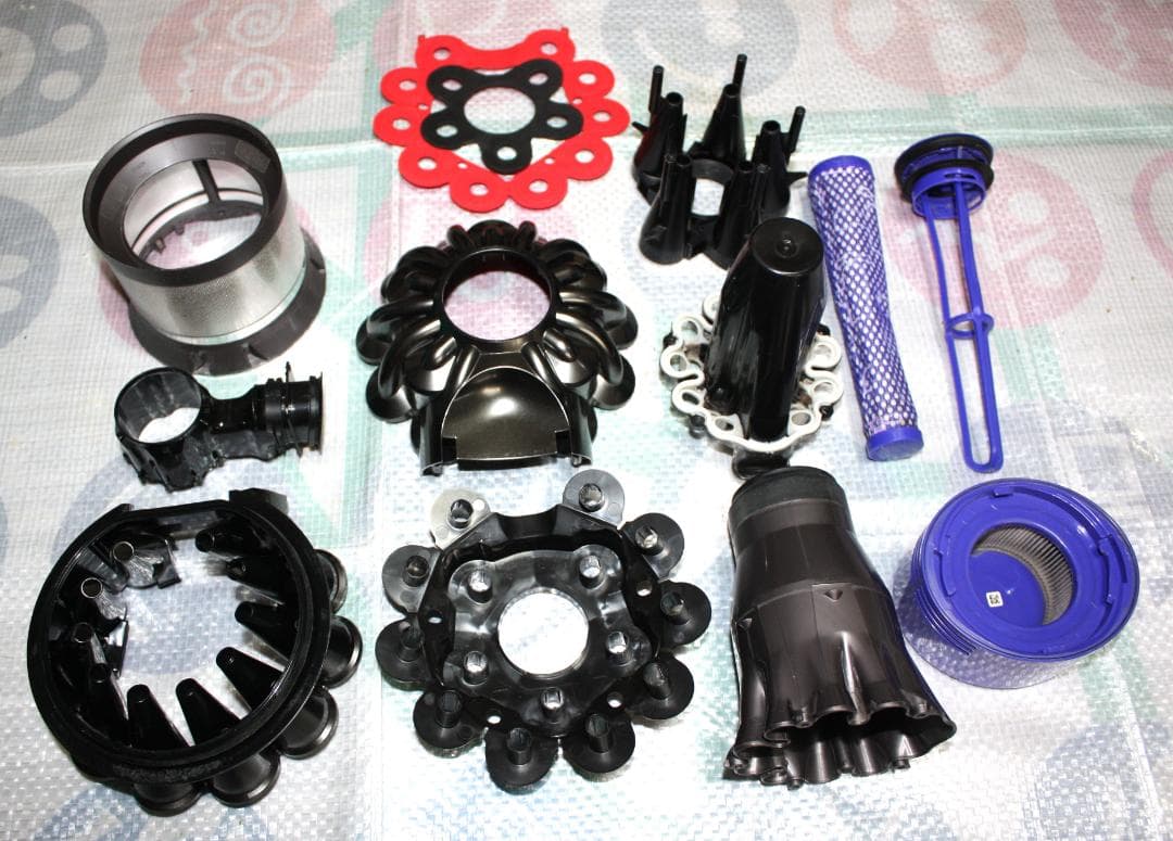 ダイソン Dyson V8 Fluffy スティッククリーナー 本体・付属品一式