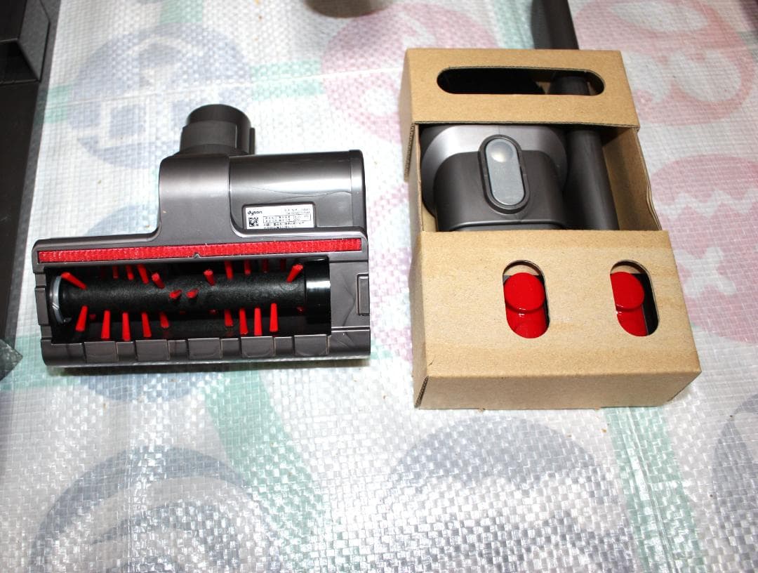 ダイソン Dyson V8 Fluffy スティッククリーナー 本体・付属品一式