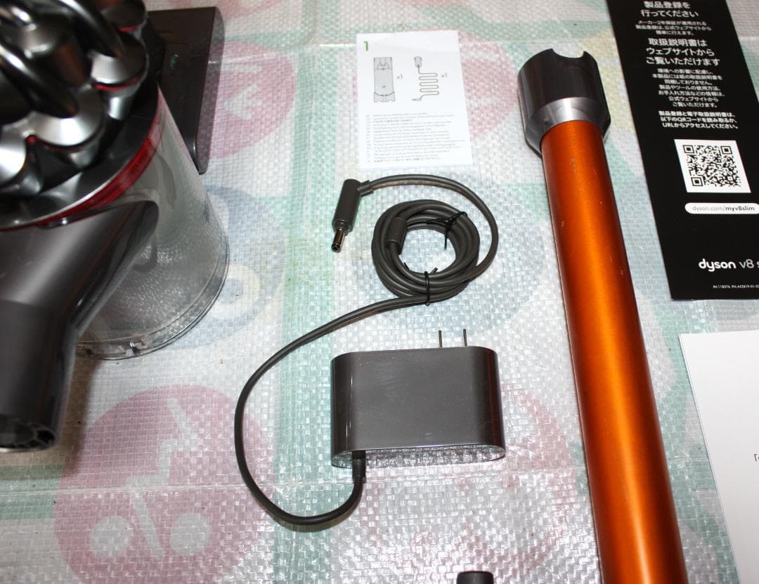 ダイソン Dyson V8 Fluffy スティッククリーナー 本体・付属品一式