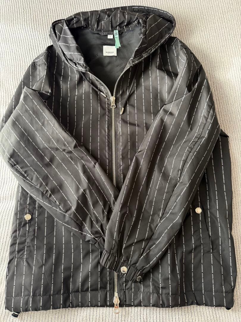 BURBERRY ストライプ柄 ブラック ナイロンジャケット M 美品