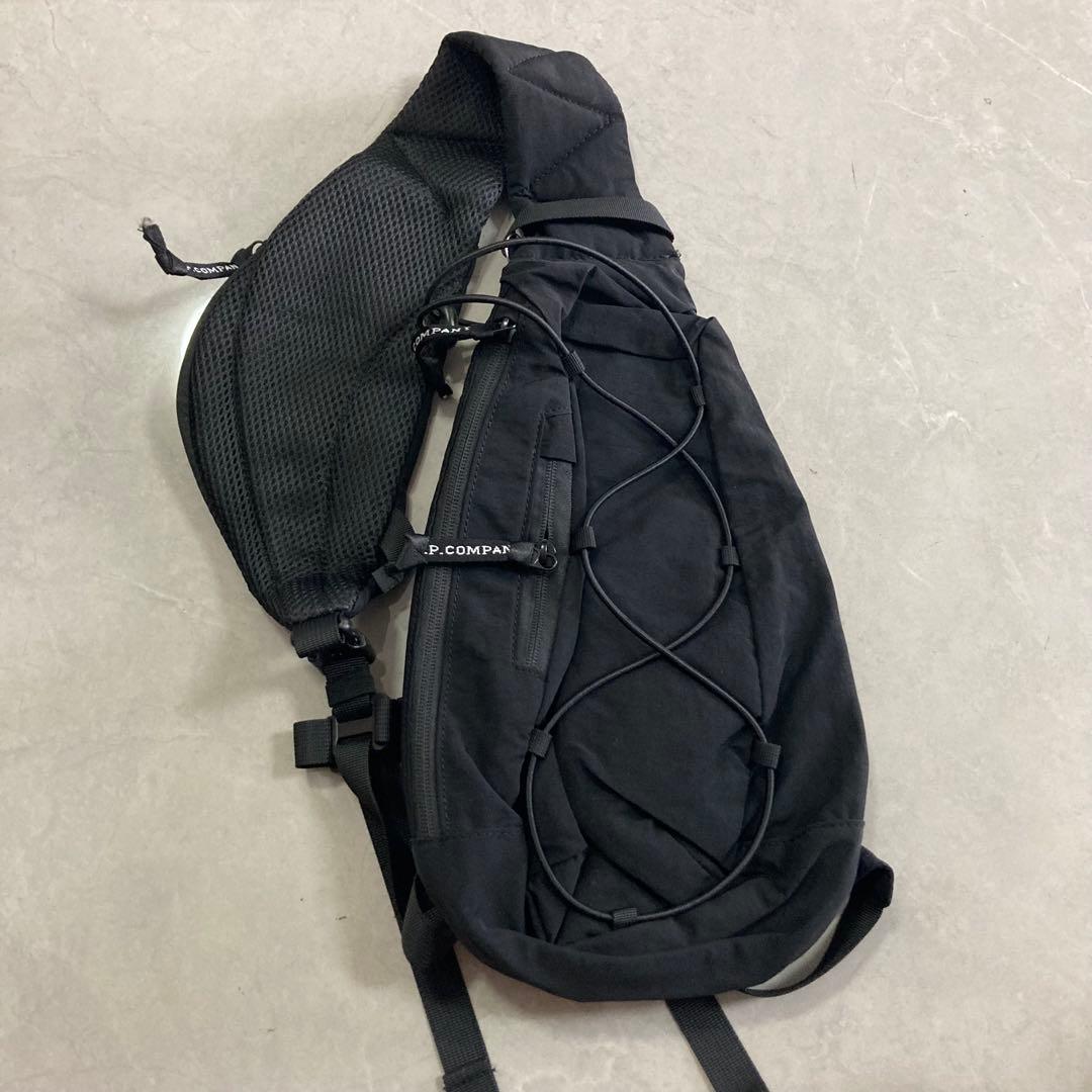 C.P. Company ブラックボディバッグ