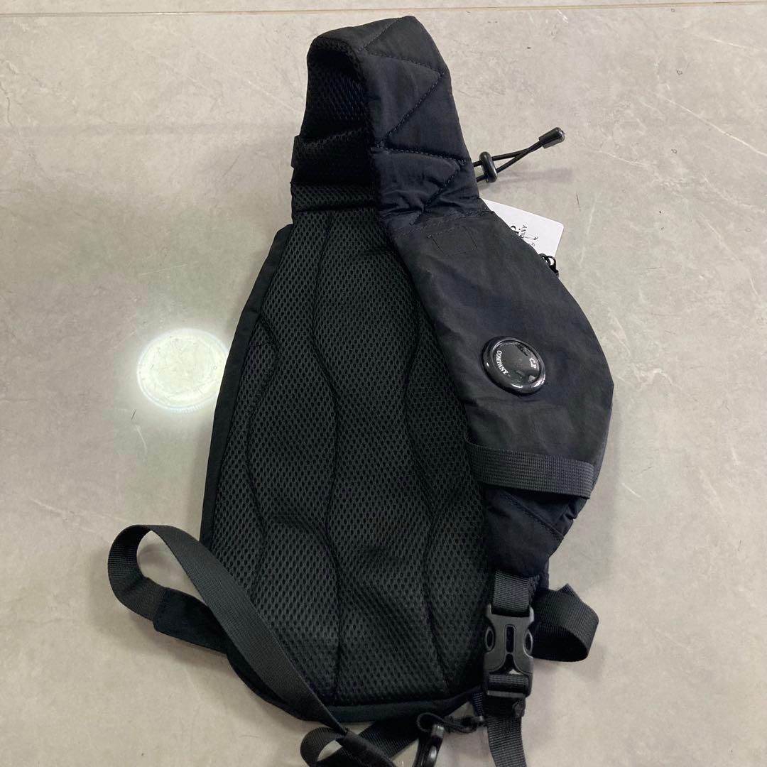 C.P. Company ブラックボディバッグ