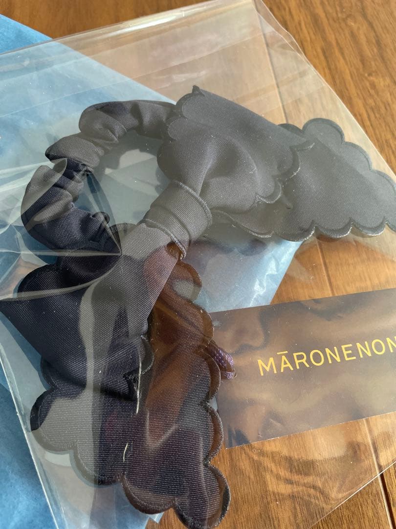 MÁRONENONFEE マーロンエノンフィ　スカラップ　リボン　シュシュ