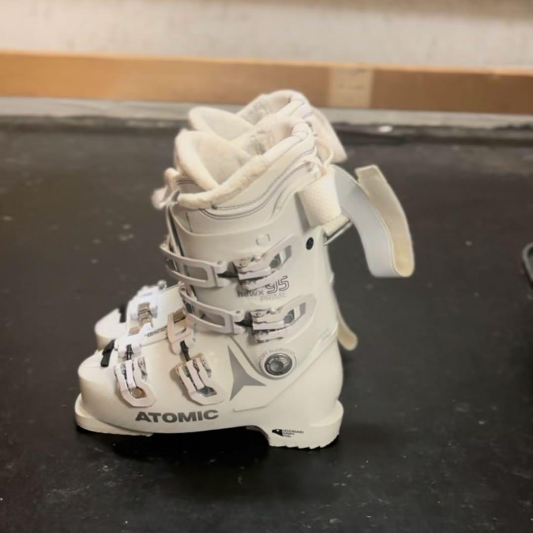ATOMIC フリースキー　ブーツ