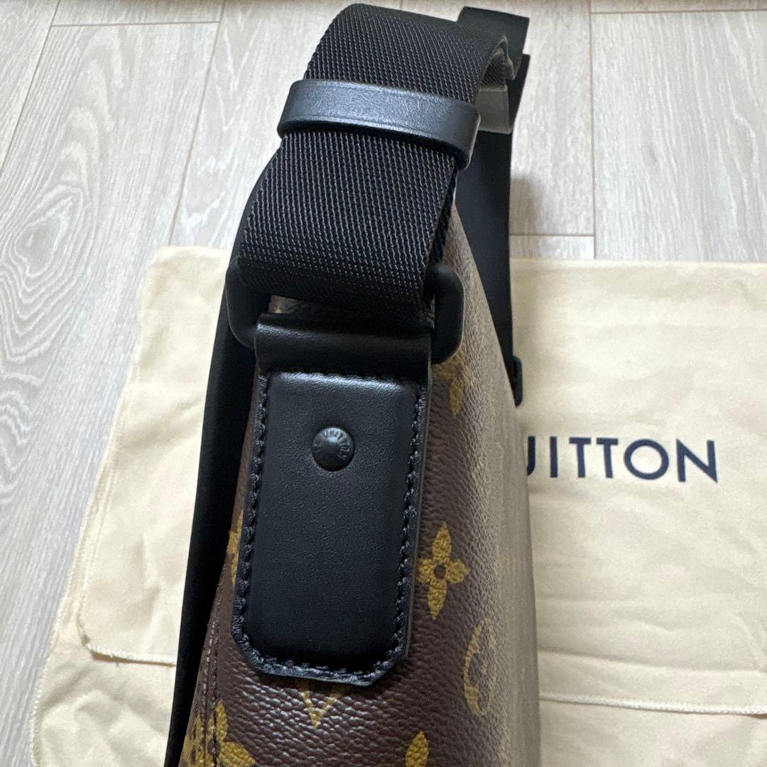 LOUIS VUITTON ルイヴィトン　マグネティックメッセンジャー