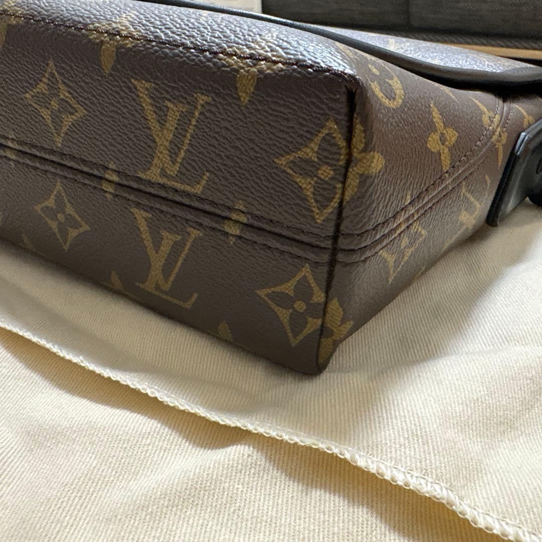 LOUIS VUITTON ルイヴィトン　マグネティックメッセンジャー