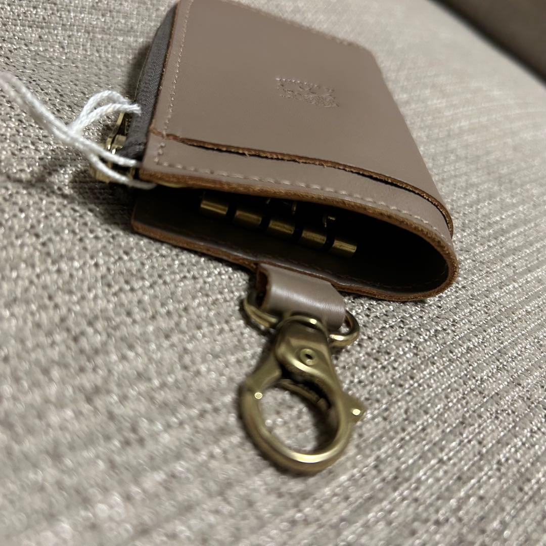 未使用　美品　IL BISONTE レザーキーケース グレー