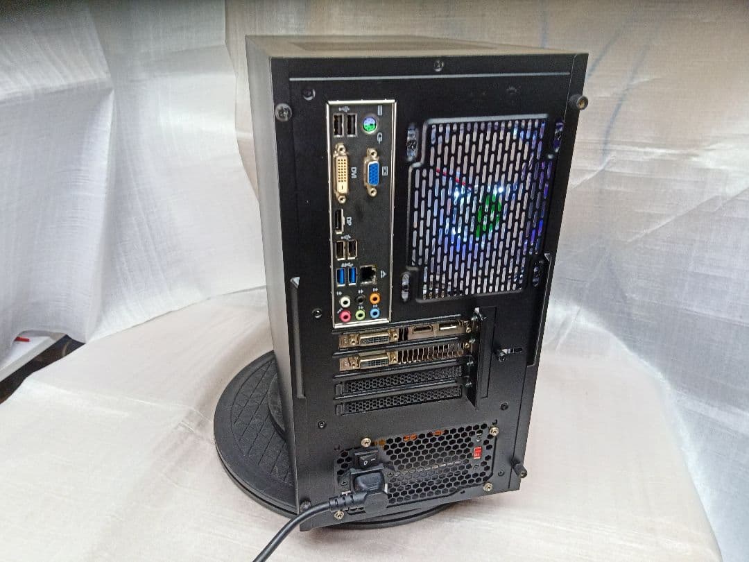 Thermaltake ミドルタワーPC i74790