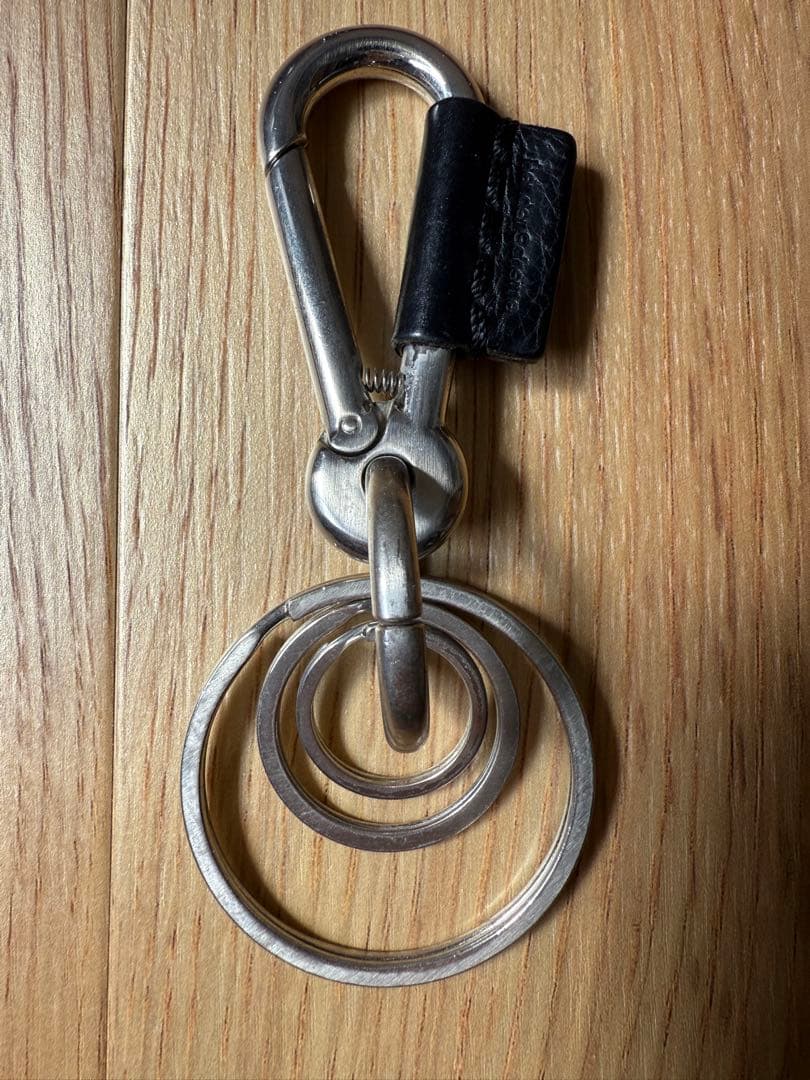 エンダースキーマ　カラビナ　ブラック