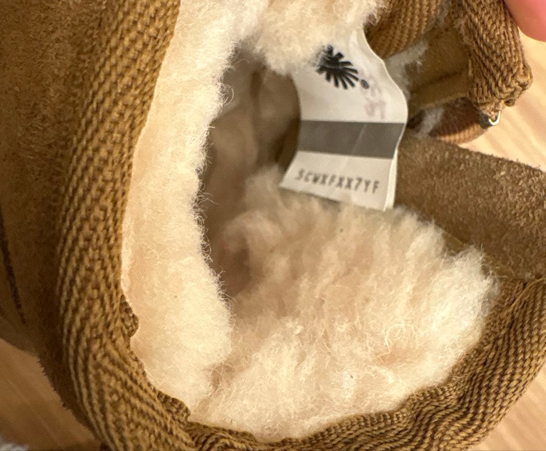 美品UGG T NEUMELL Ⅱキッズ ムートンブーツ　16㎝