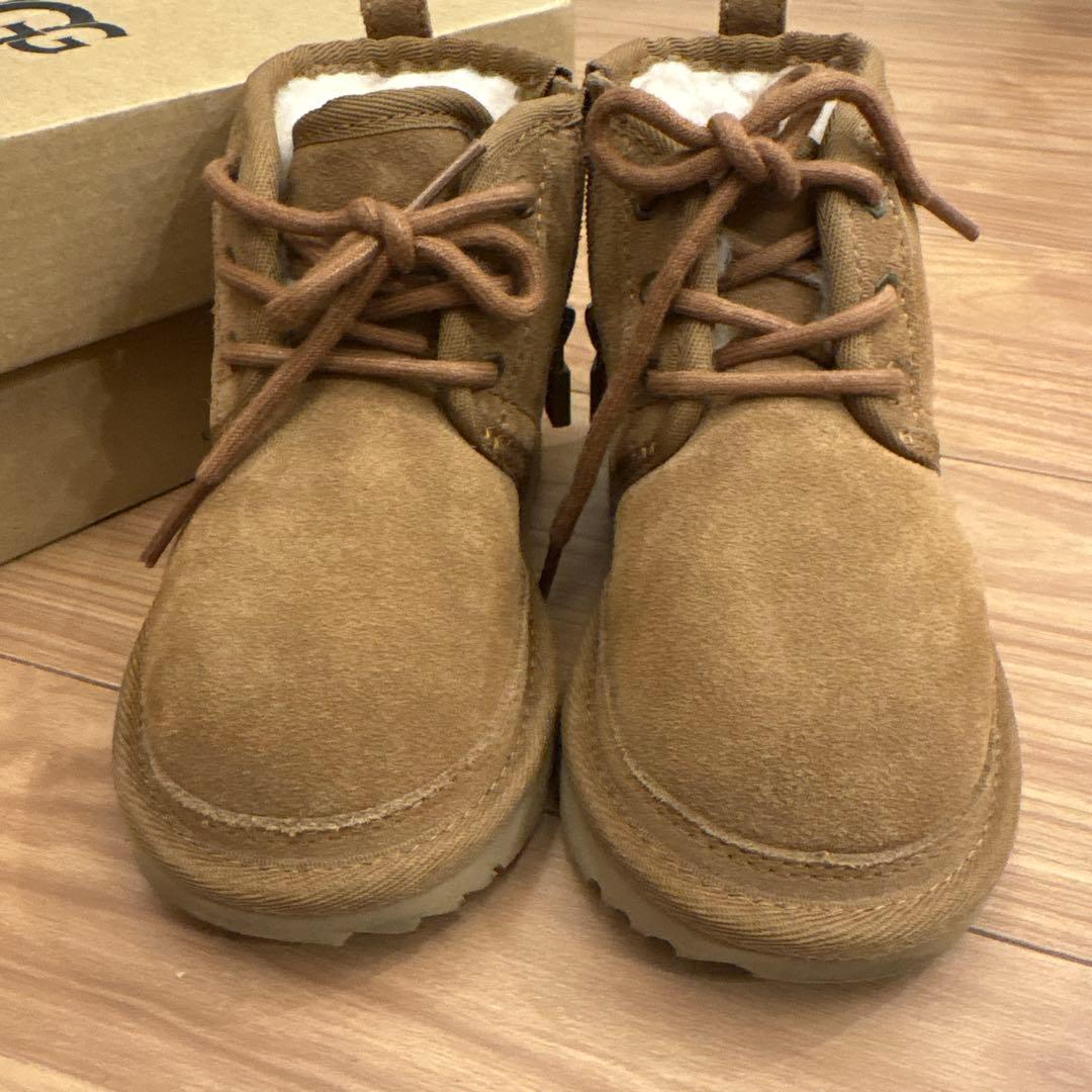 美品UGG T NEUMELL Ⅱキッズ ムートンブーツ　16㎝