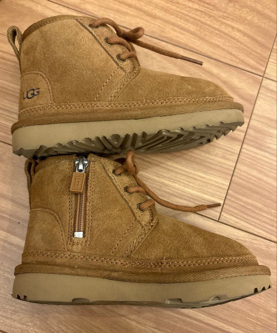 美品UGG T NEUMELL Ⅱキッズ ムートンブーツ　16㎝