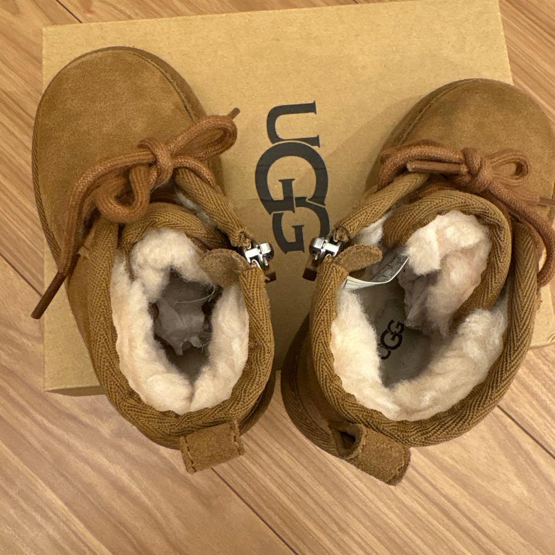 美品UGG T NEUMELL Ⅱキッズ ムートンブーツ　16㎝