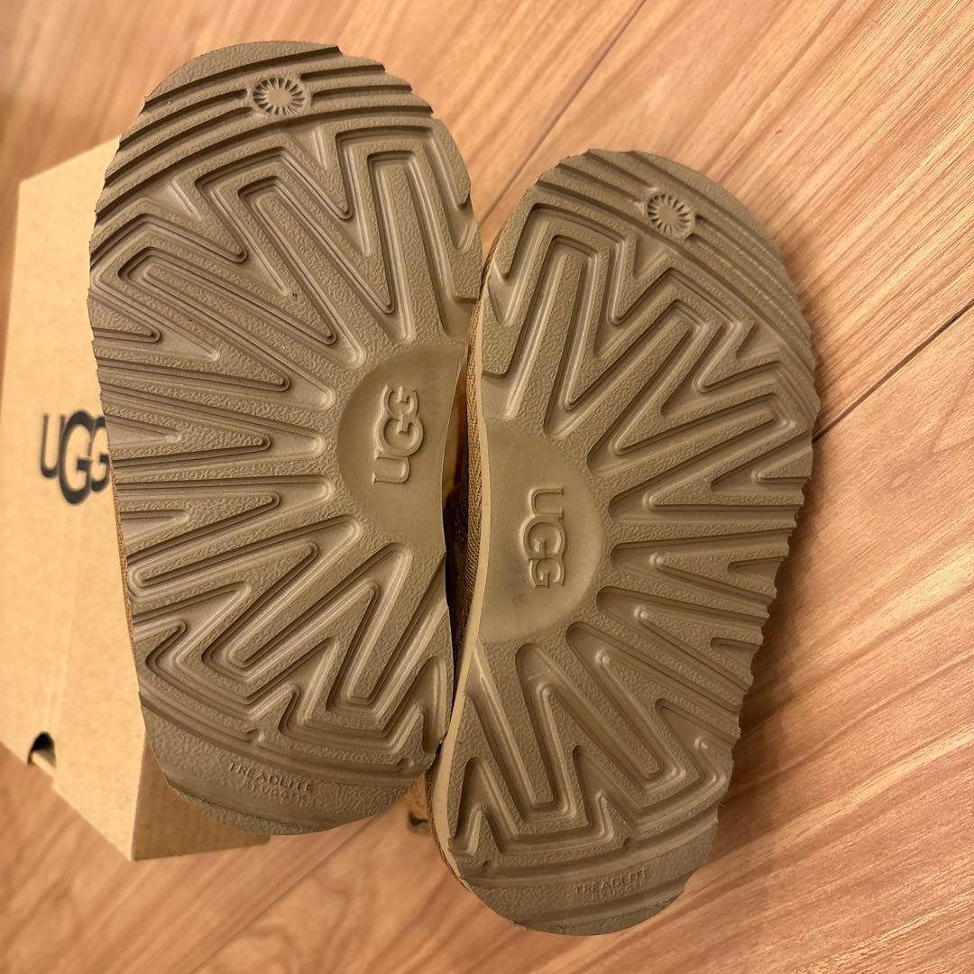 美品UGG T NEUMELL Ⅱキッズ ムートンブーツ　16㎝
