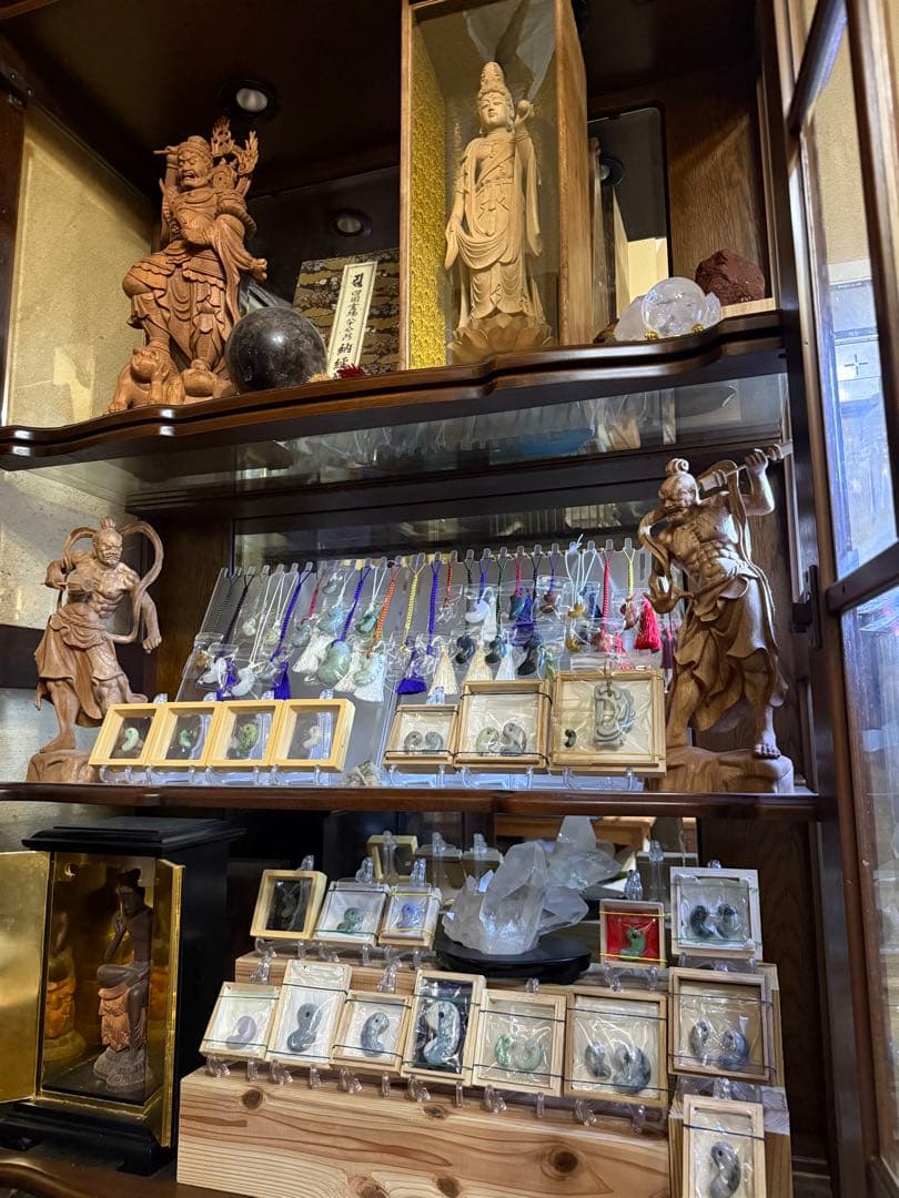 糸魚川翡翠‼️青海川産勾玉‼️青翡翠‼️大44mm‼️30.2g‼️送料無料‼️破格値‼️