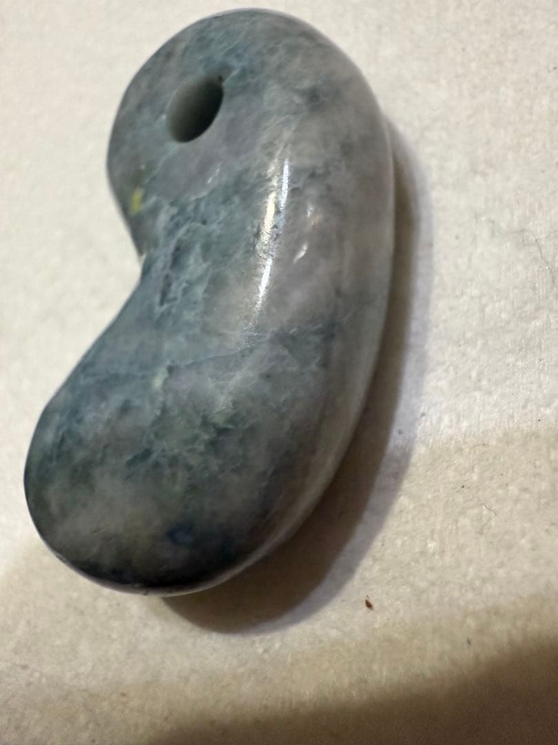 糸魚川翡翠‼️青海川産勾玉‼️青翡翠‼️大44mm‼️30.2g‼️送料無料‼️破格値‼️