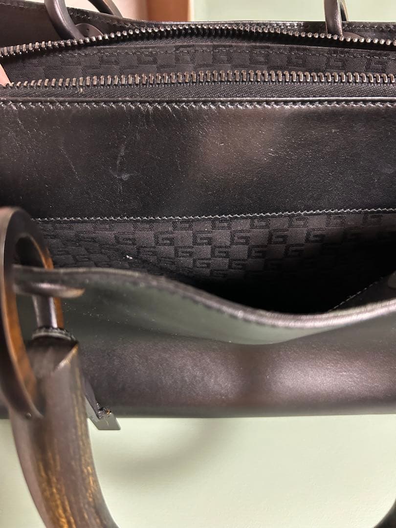 美品　グッチバック　レザー