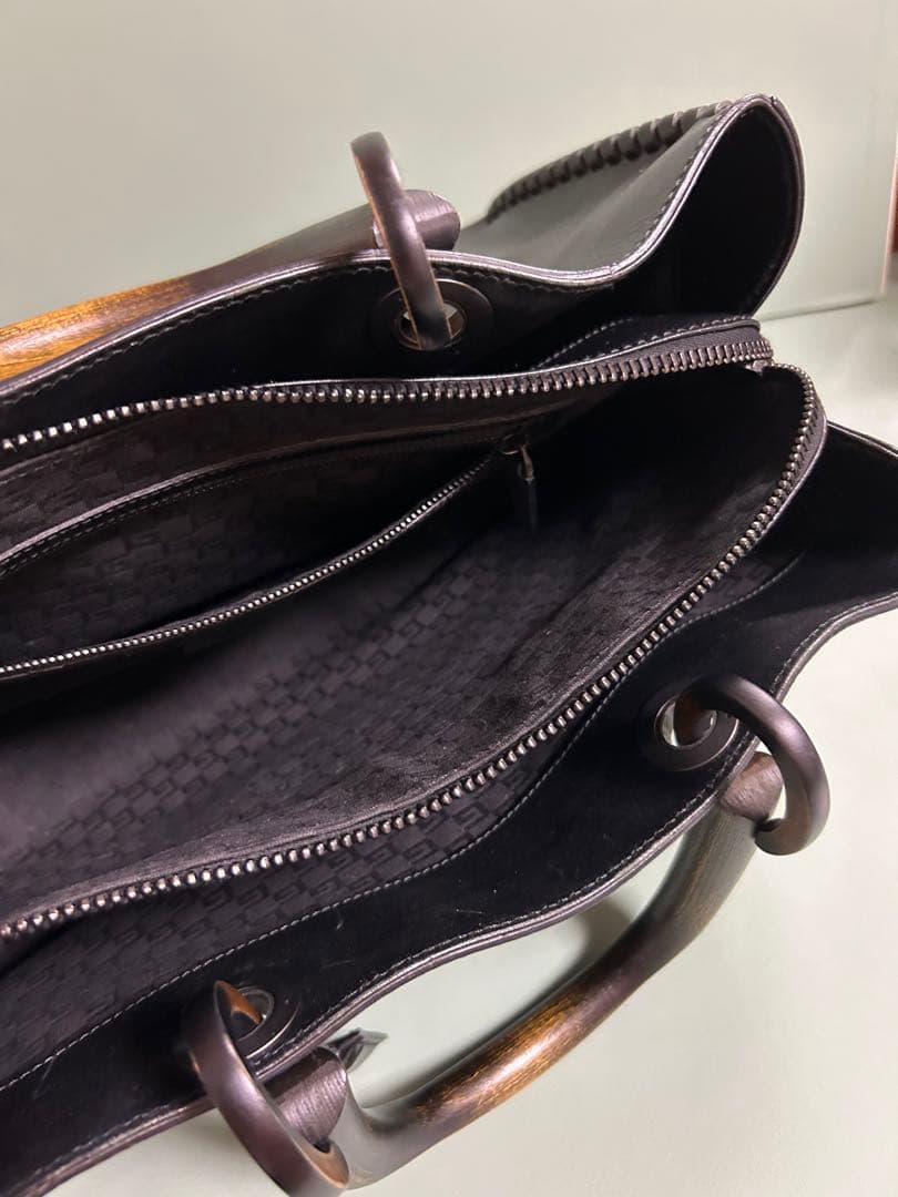 美品　グッチバック　レザー