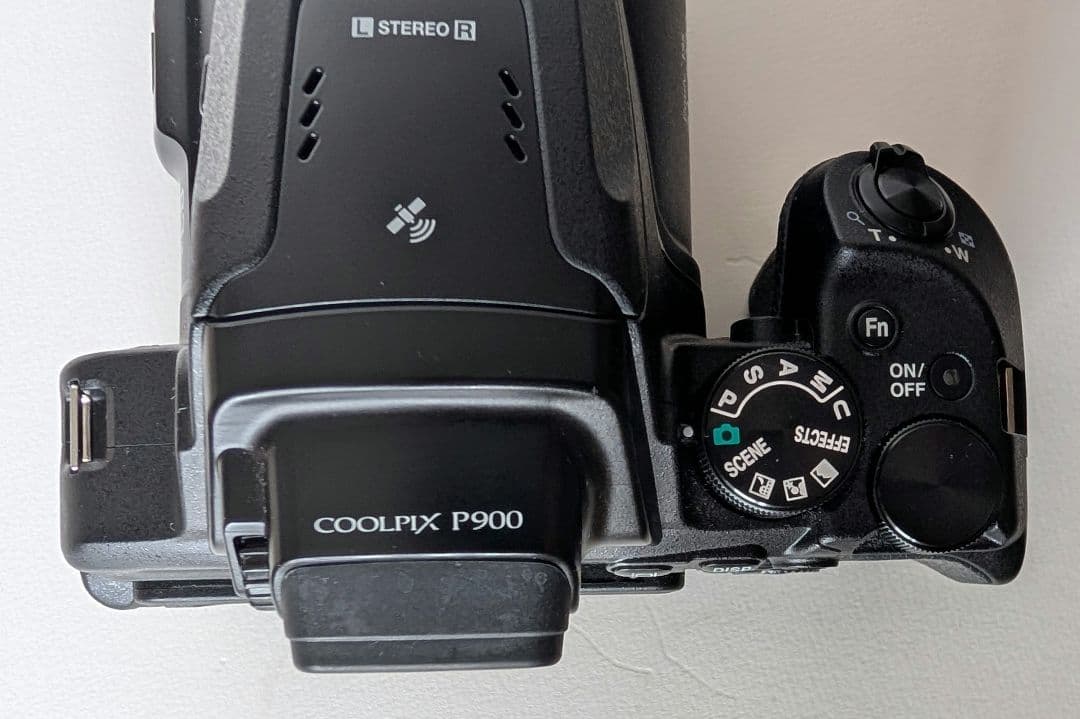 Nikon COOLPIX P900 本体と付属品