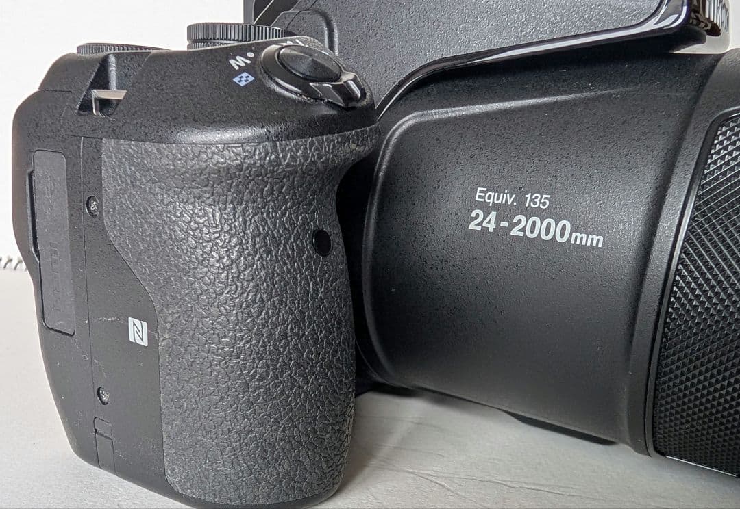 Nikon COOLPIX P900 本体と付属品