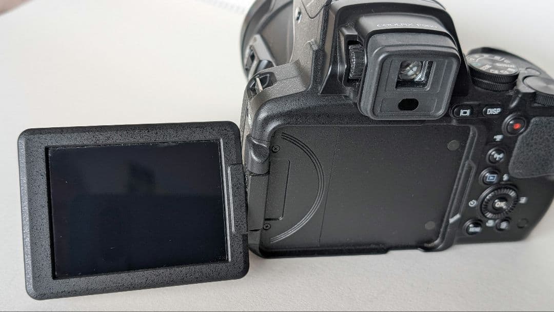 Nikon COOLPIX P900 本体と付属品