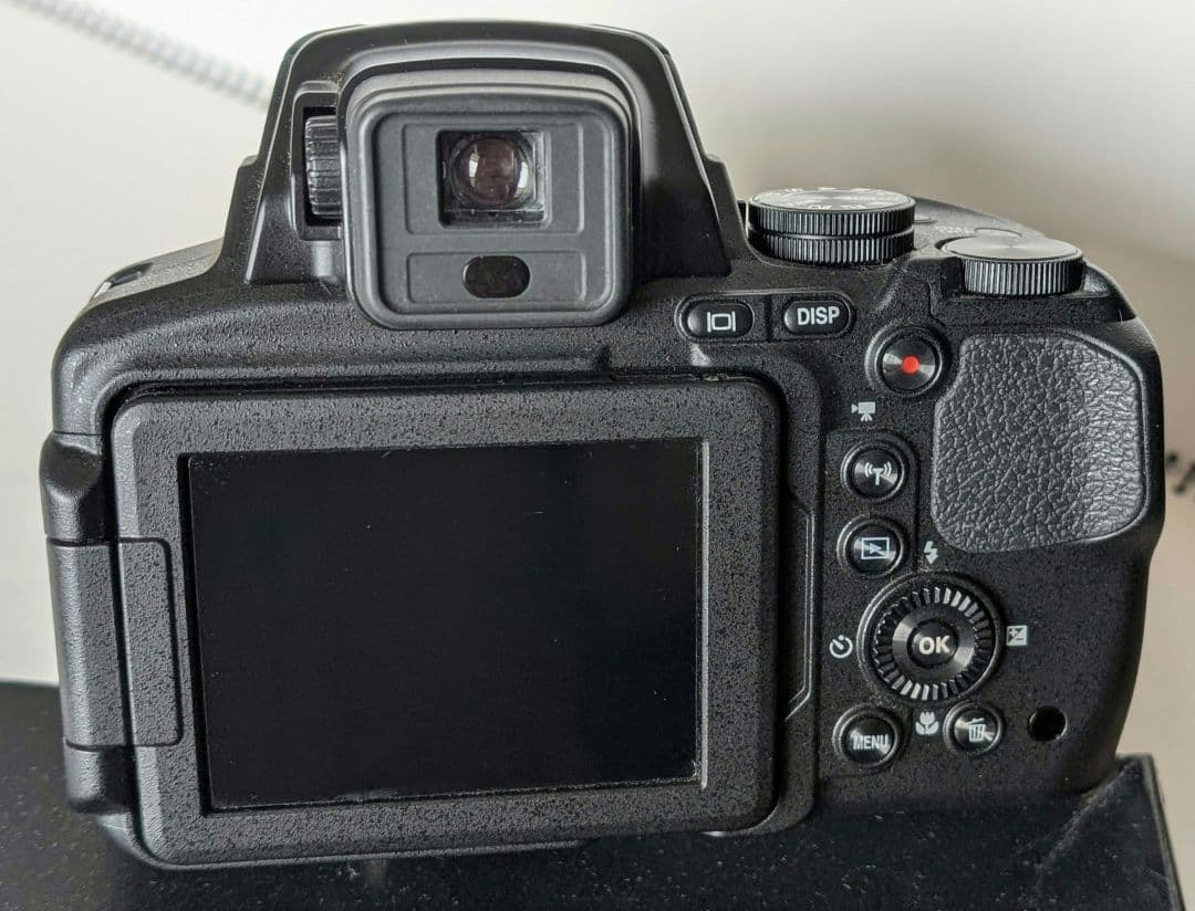 Nikon COOLPIX P900 本体と付属品