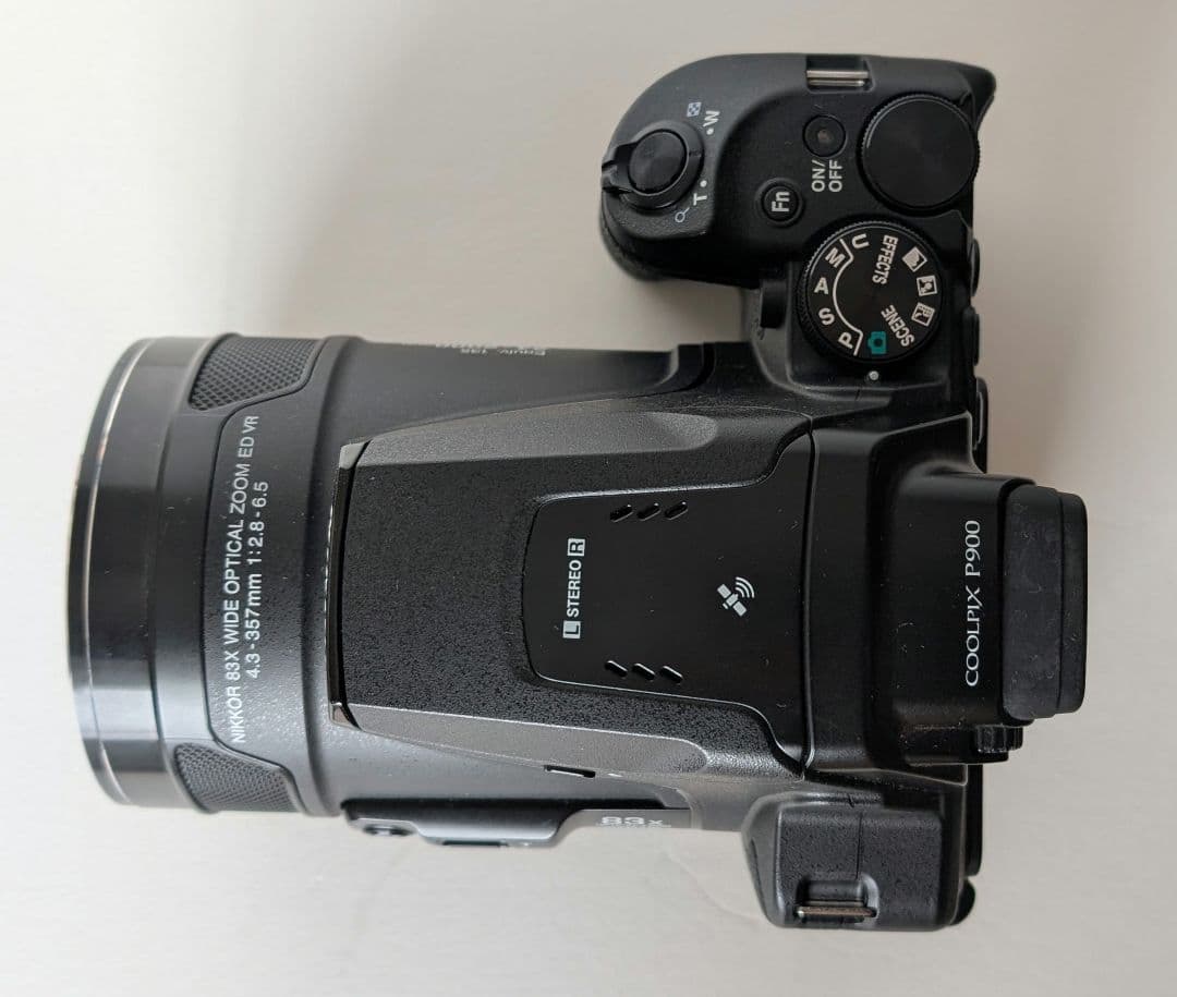 Nikon COOLPIX P900 本体と付属品