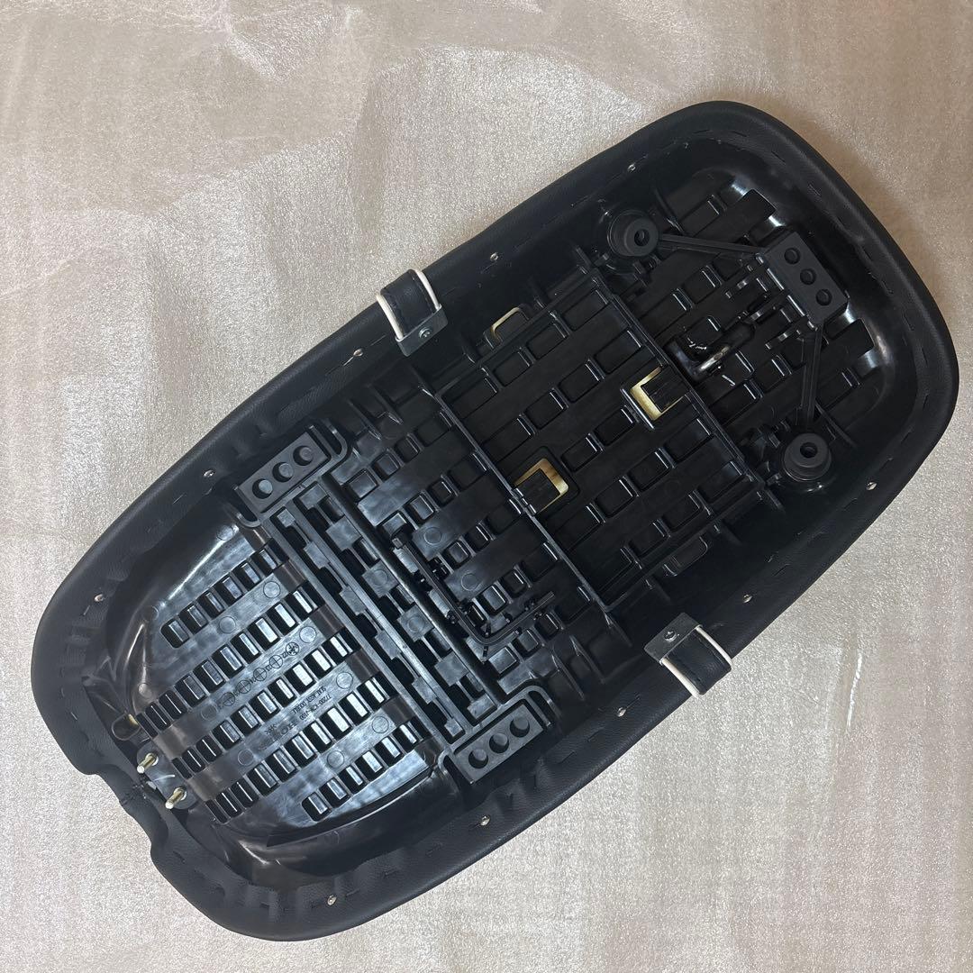 ダックスのカスタムシート（ KITACO キタコ） ホワイトパイピング