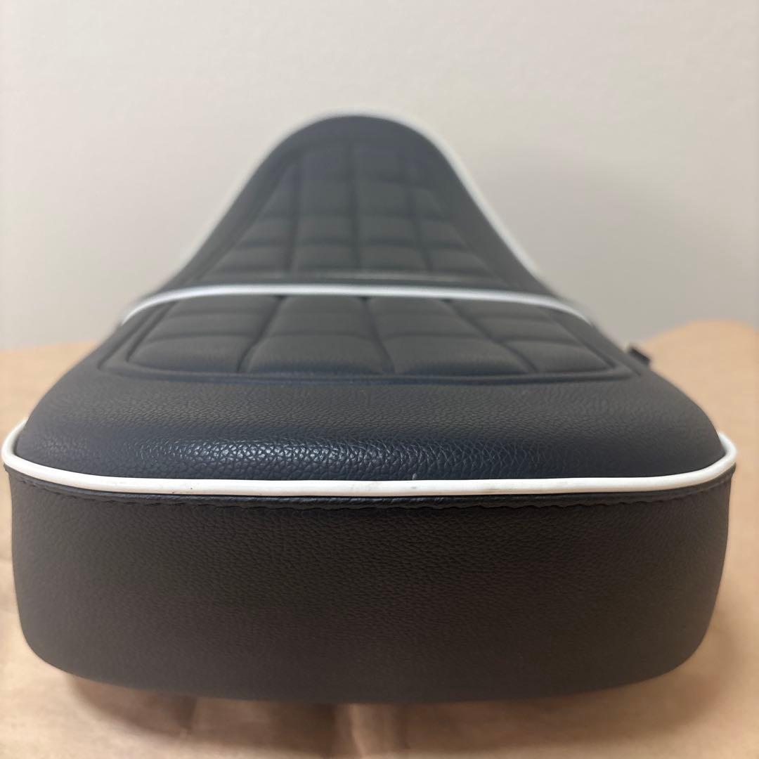 ダックスのカスタムシート（ KITACO キタコ） ホワイトパイピング