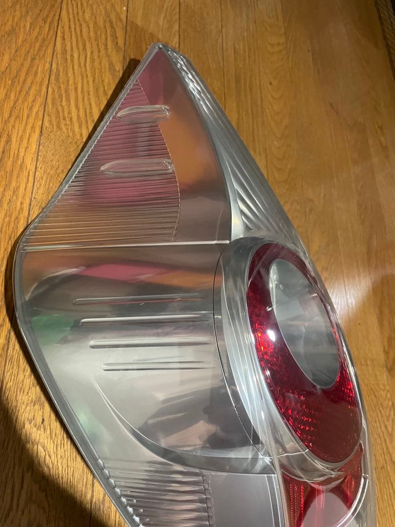 アクア　前期　テールランプ　NHP10 左のみ