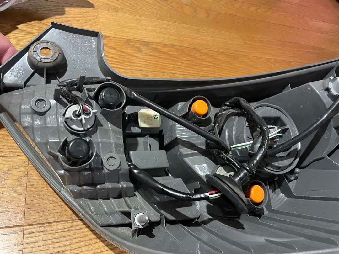 アクア　前期　テールランプ　NHP10 左のみ