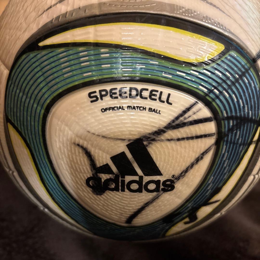 森保一監督、2015年サンフレッチェ広島所属メンバーのサイン入りJリーグ公式球