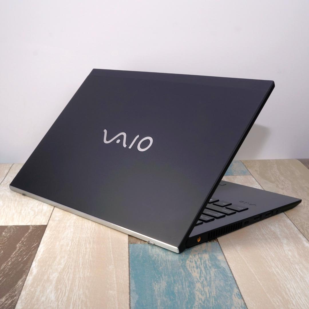 高年式の１３インチ薄型軽量モバイル✨１０世代コアｉ５に超高速新品ＳＳＤ５００ＧＢ