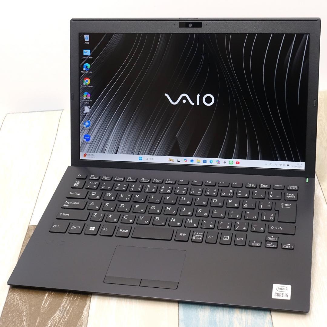 高年式の１３インチ薄型軽量モバイル✨１０世代コアｉ５に超高速新品ＳＳＤ５００ＧＢ