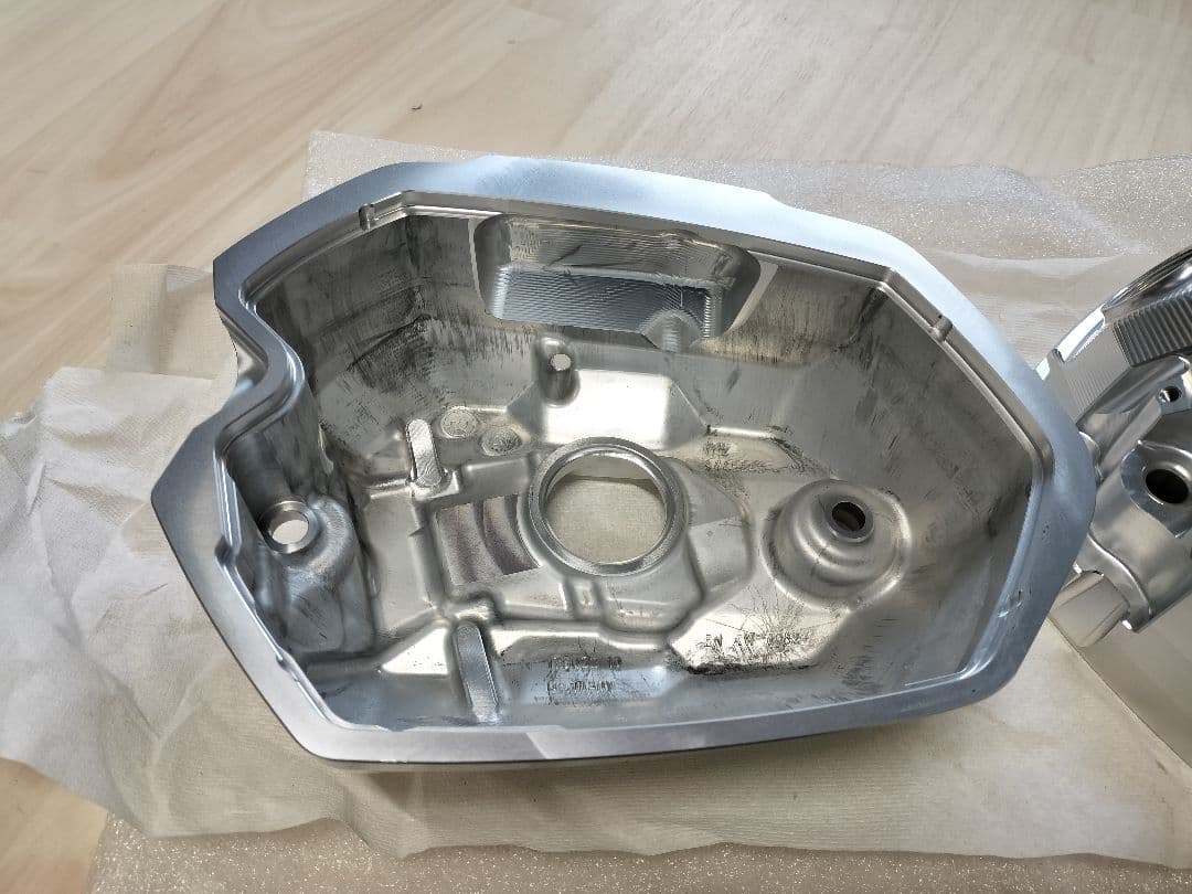  RnineT ヘッドカバー右側のみ (Classic)