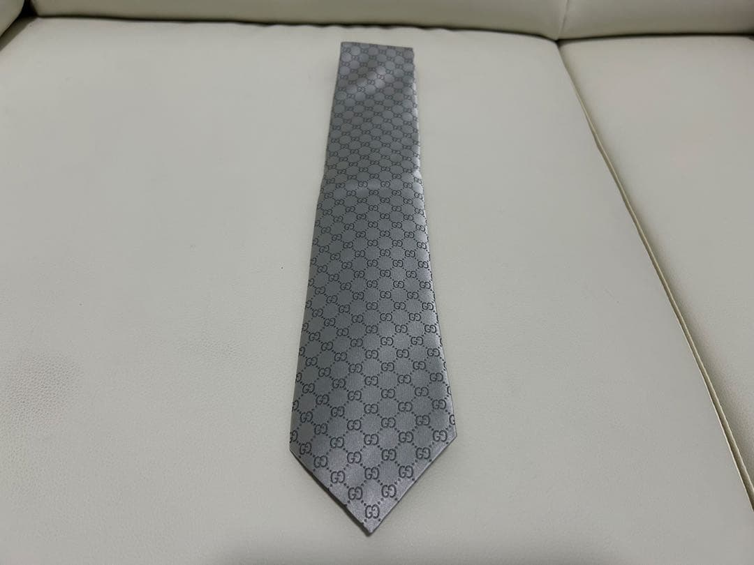 GUCCI シルバー ネクタイ新品タグ付き（未使用超美品）