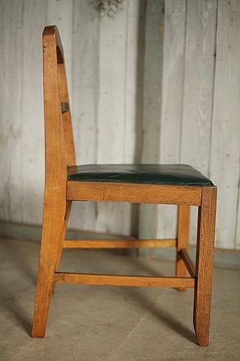 古い木製の椅子　レトロ　チェア　古家具　古道具