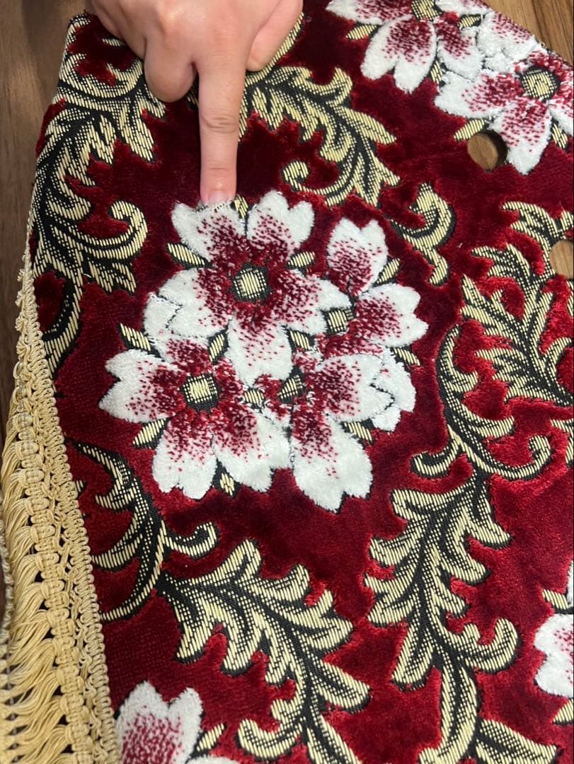 赤地 花柄 内装品 レース付き