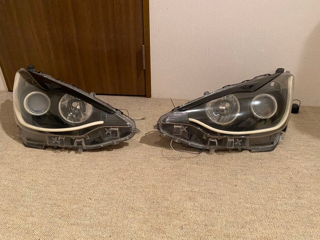 TOYOTA トヨタ 純正 NHP10 アクア 前期 ハロゲン ヘッドライト