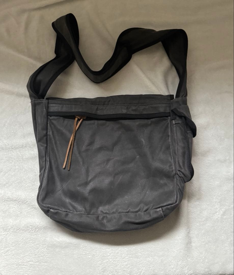 【完売品】Acne Studios メッセンジャーバッグ　グレー/ブラック