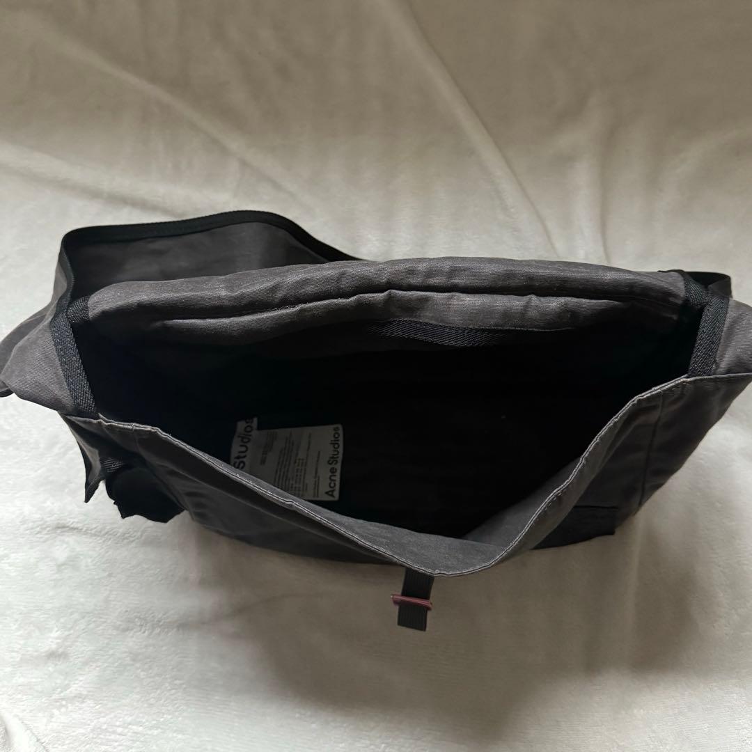 【完売品】Acne Studios メッセンジャーバッグ　グレー/ブラック