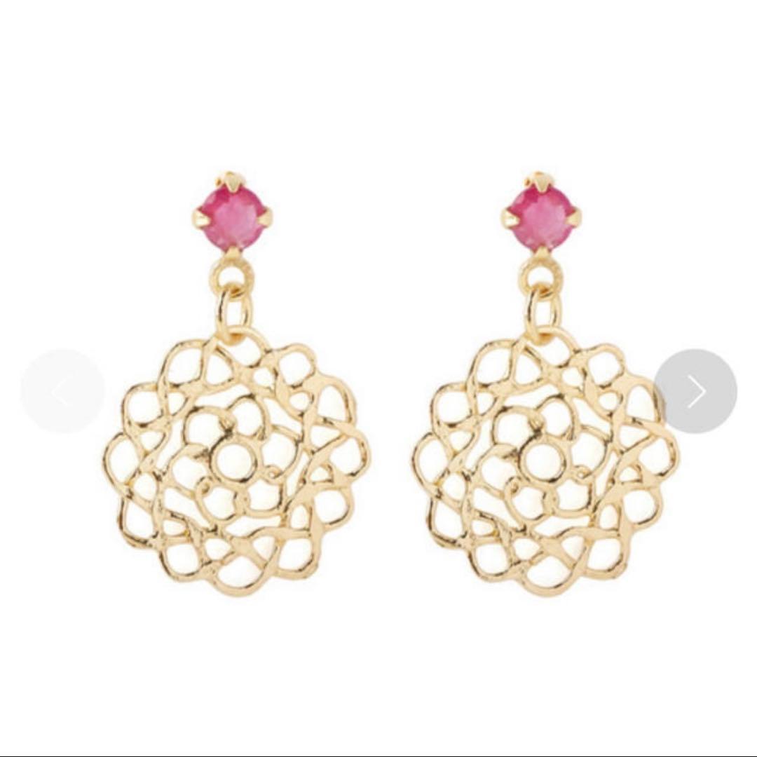 シエナロゼ　フラワー　ルビー　ピアス