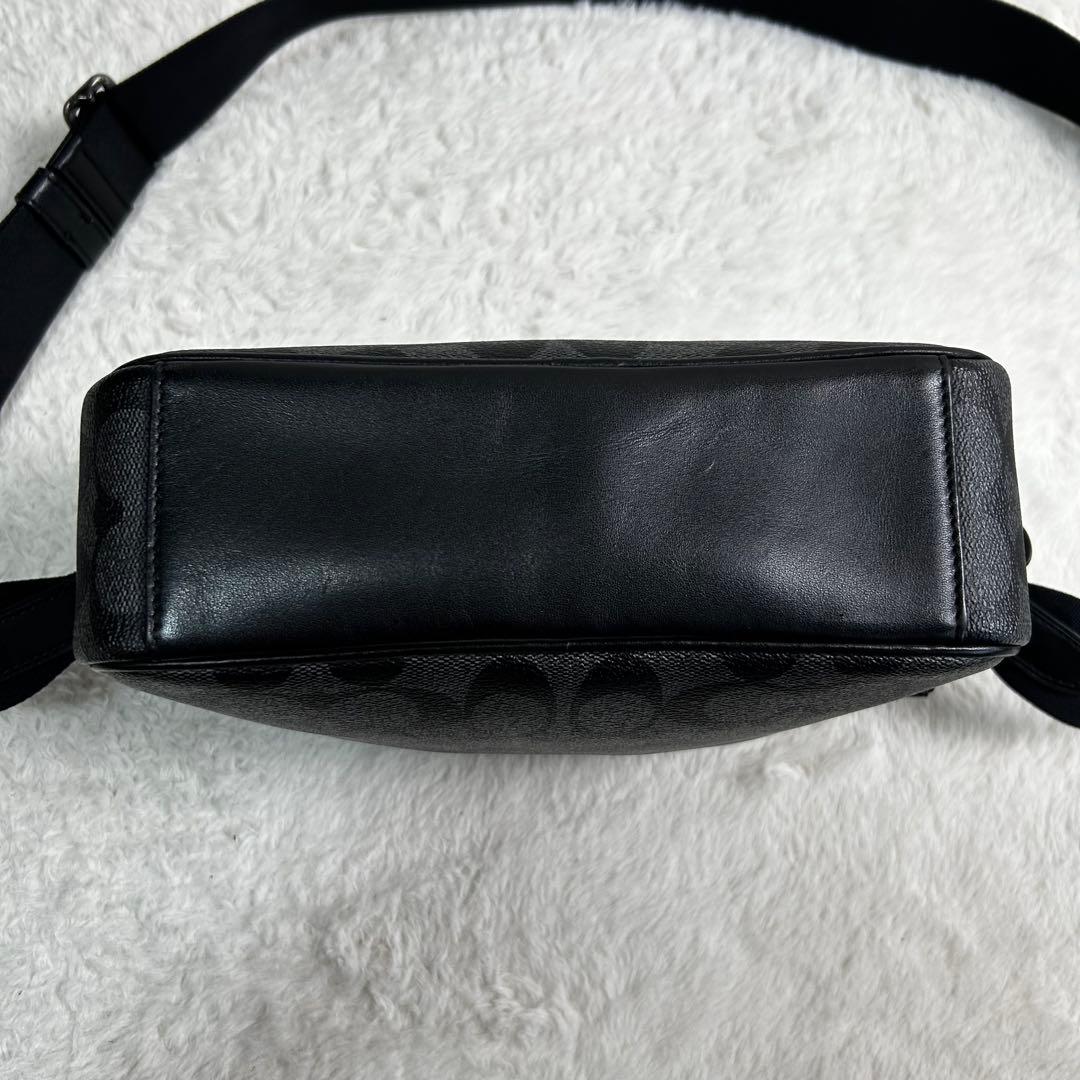 COACH ダブルファスナー　ショルダーバッグ レザー 斜め掛け シグネチャー