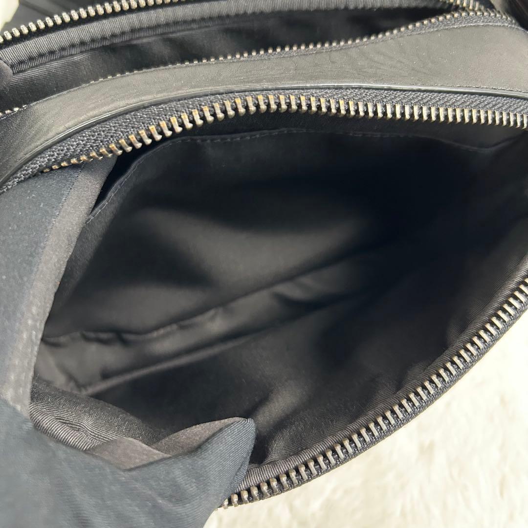 COACH ダブルファスナー　ショルダーバッグ レザー 斜め掛け シグネチャー