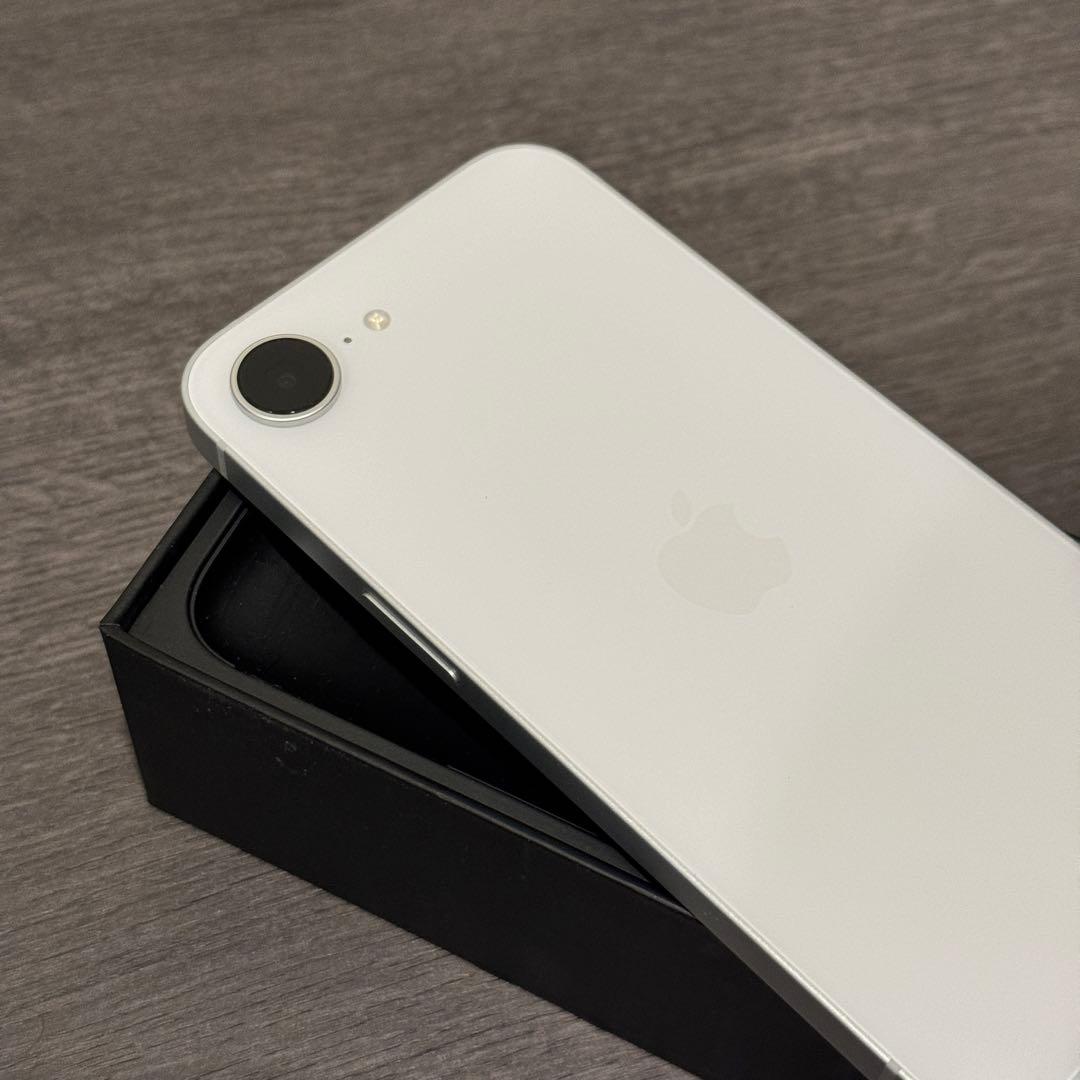 携帯電話本体 iPhone 16e 128GB