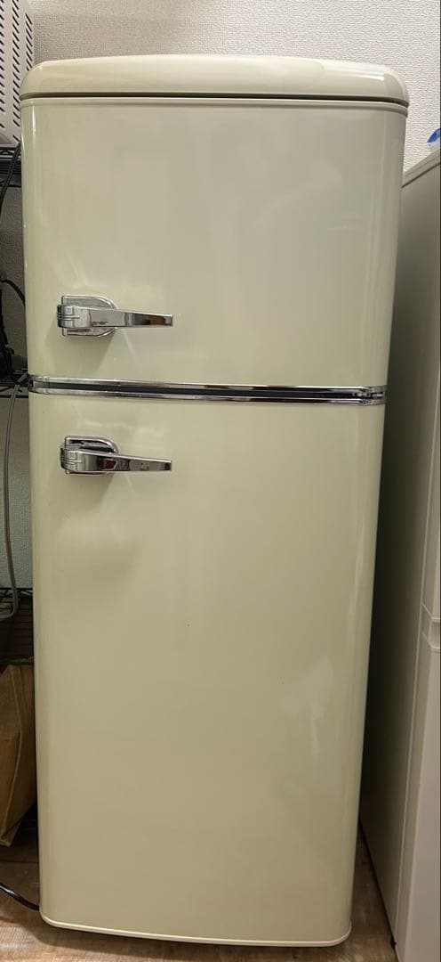 アイリスオーヤマアイボリー　レトロ風　インテリア冷蔵庫 114L