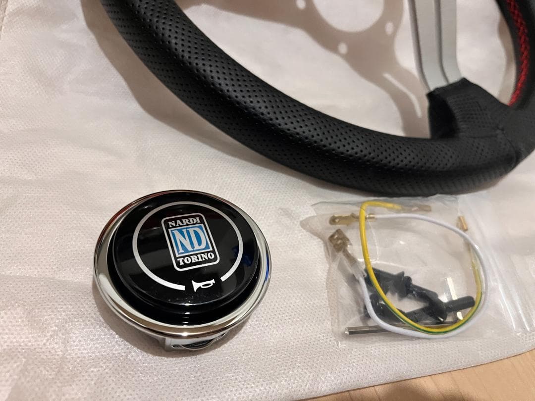ナルディ ステアリング 本体 330mm 33パイ ブラック/シルバー/赤色