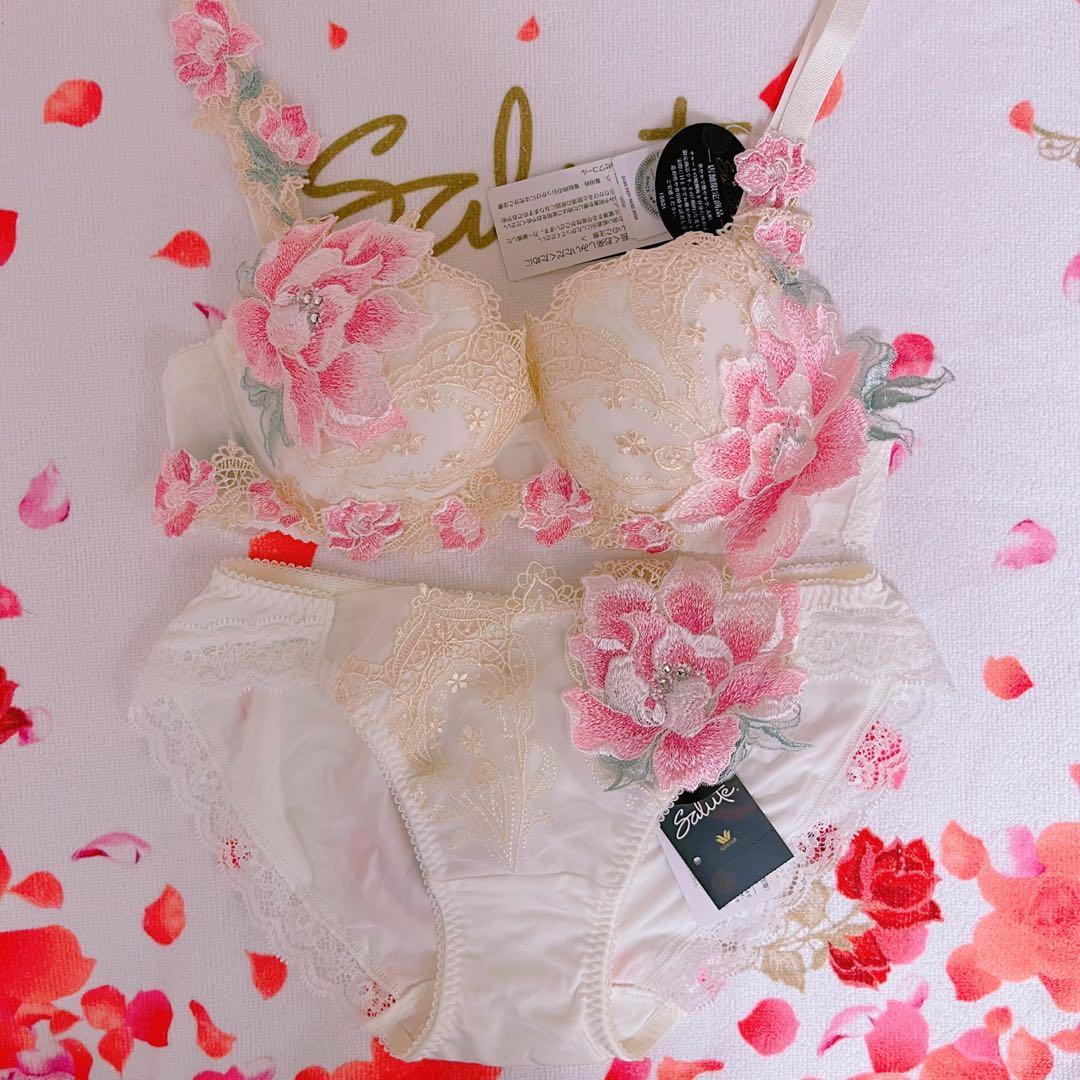 ⭐︎貴重⭐︎ワコール　店舗限定　サルート 68G IV ブラ　ショーツ　M