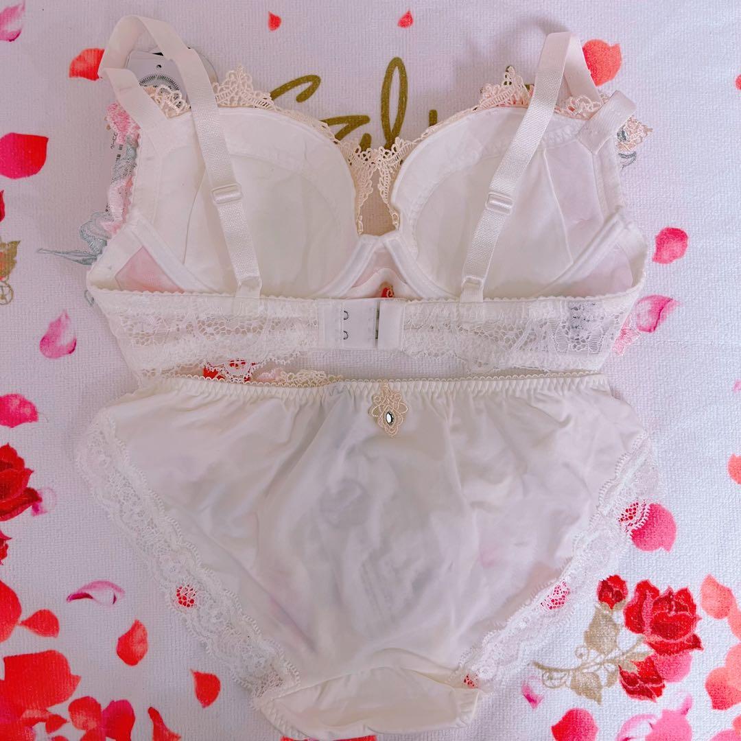 ⭐︎貴重⭐︎ワコール　店舗限定　サルート 68G IV ブラ　ショーツ　M