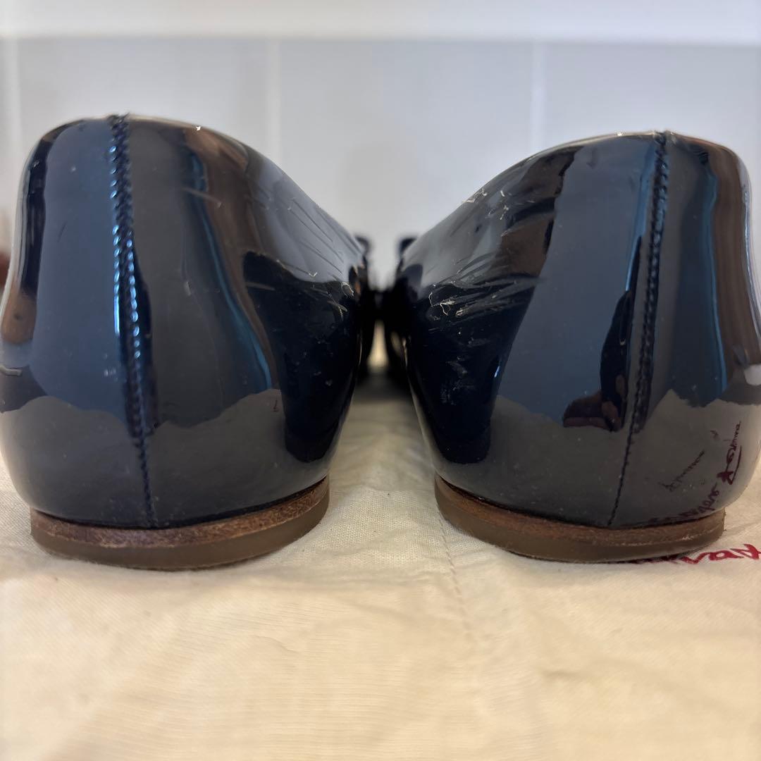 Salvatore Ferragamo ヴァリナ　ネイビー